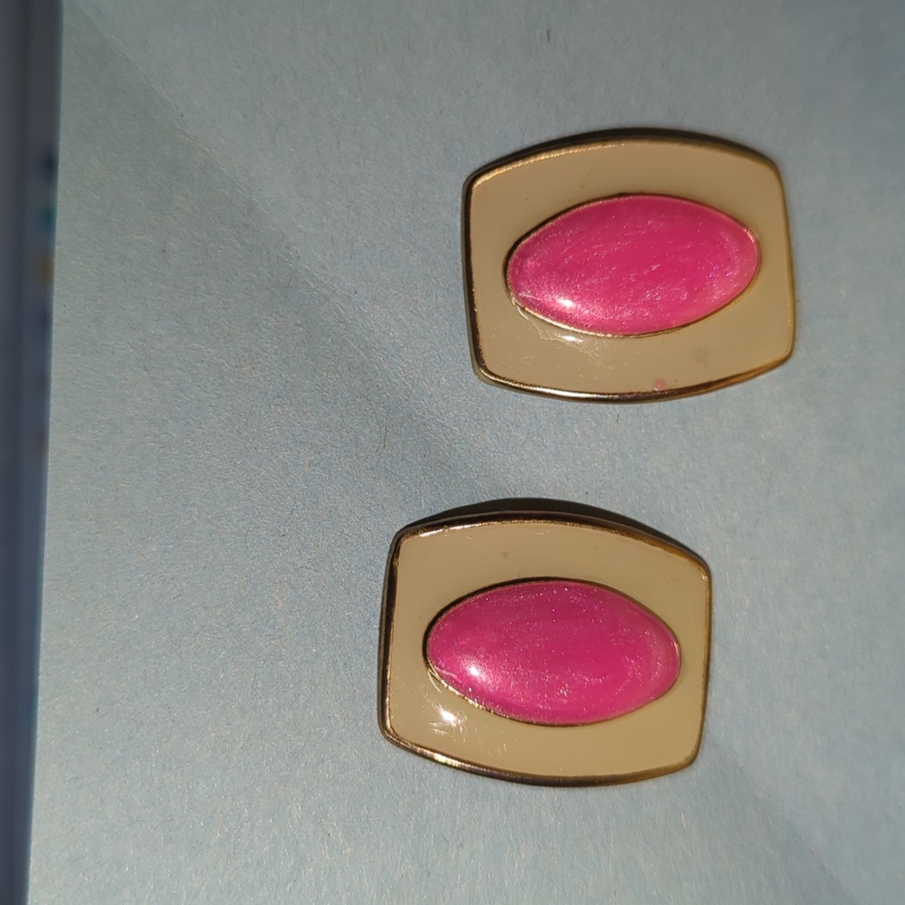 Ladies vtg Fashion earrings